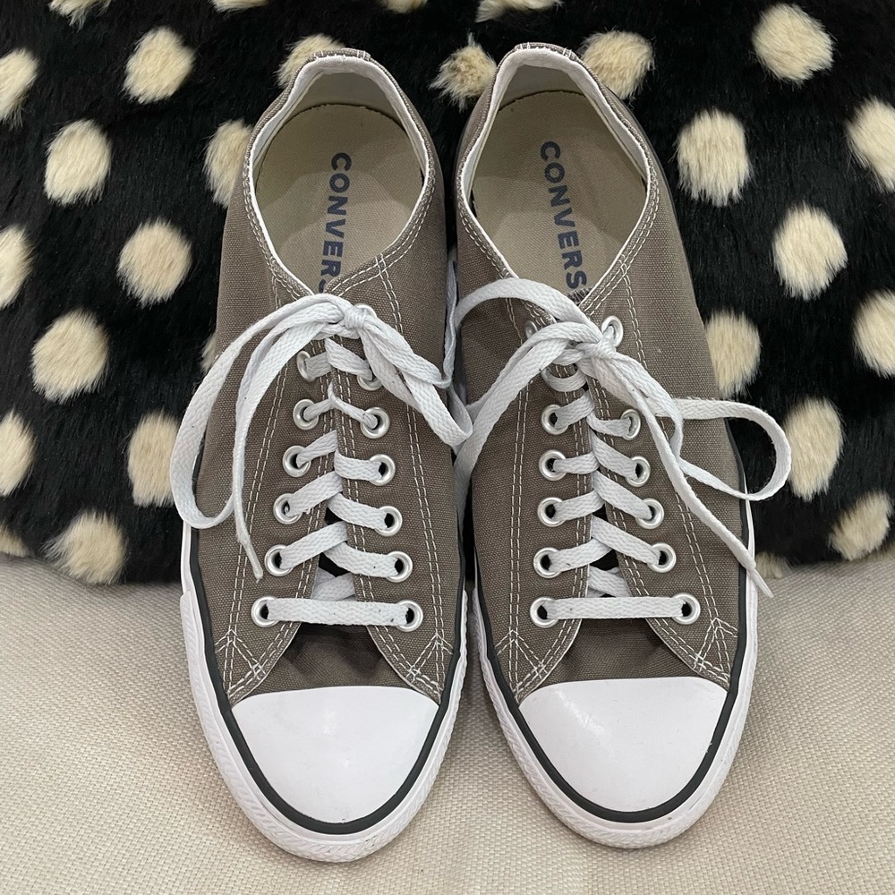 Converse Men’s Sneakers (Size 9)